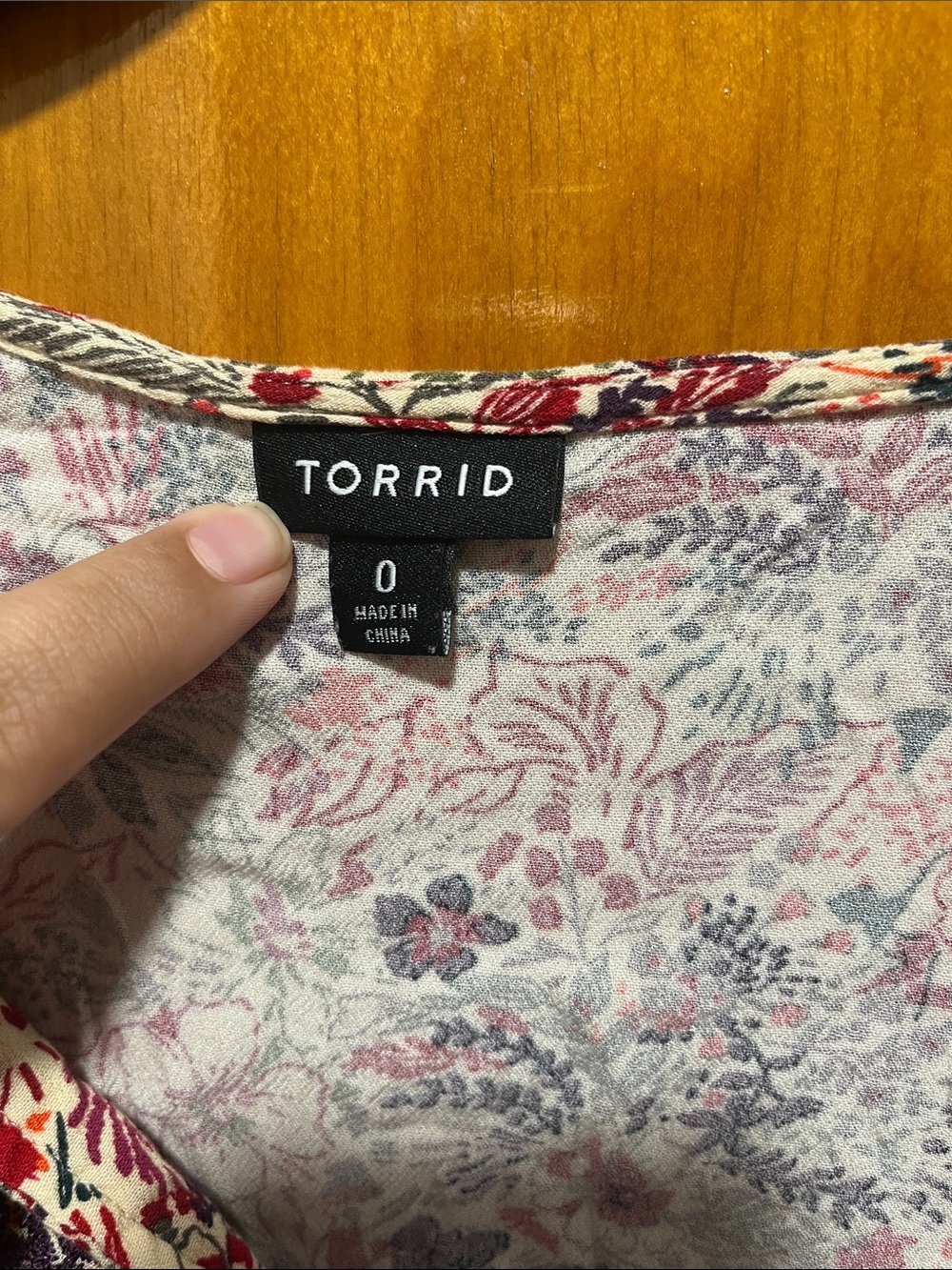 torrid Cream Multicolor Floral V-Neck Tassel Peasant Top - Picture 2 of 4